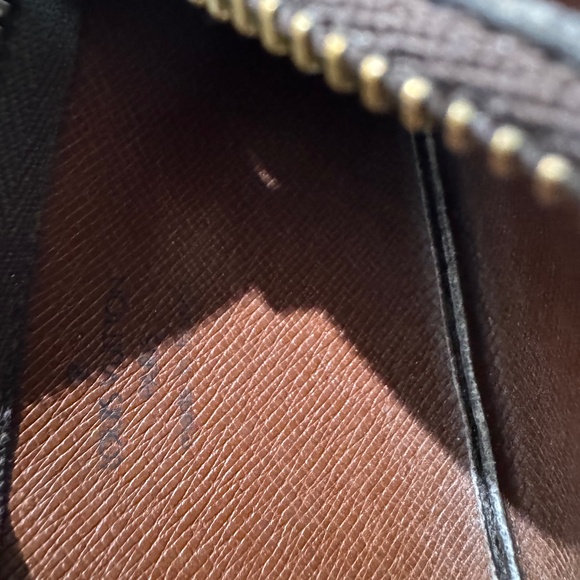 Louis Vuitton Monogram Key Case - Picture 6 of 7